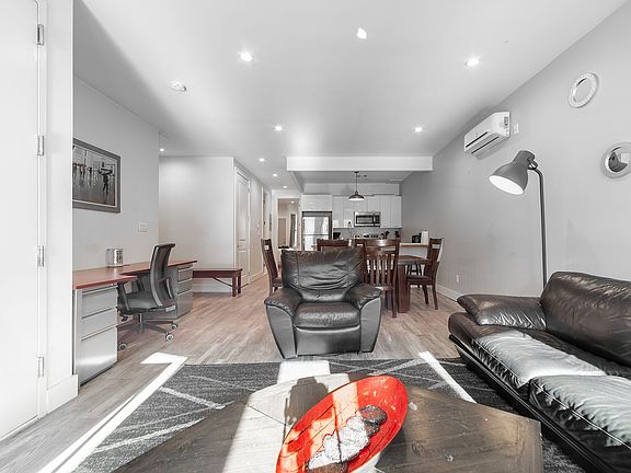 3rd image of 2099 Pacific St #1