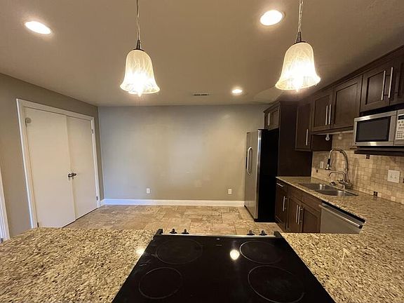 4th image of 1560 E Stratford Ave #2