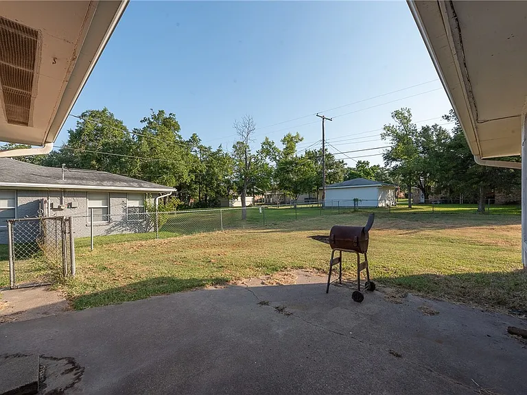2317 Carter Creek Pkwy — Photo 19