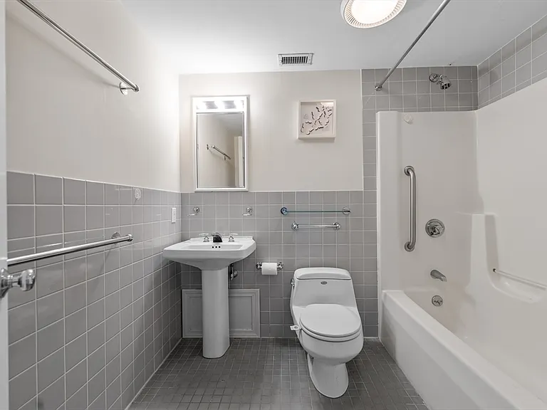 25 Bay State Rd #6 — Photo 15