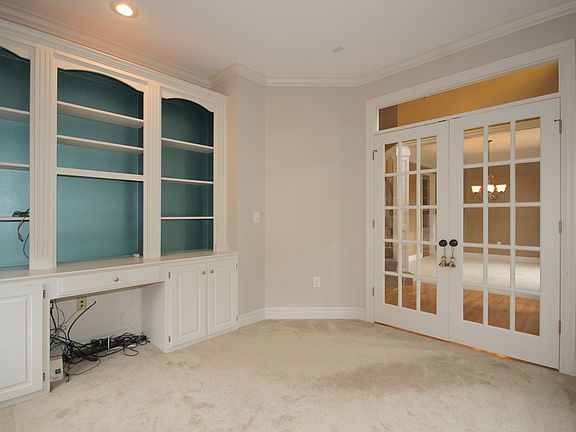 4th image of 10609 W 141st St