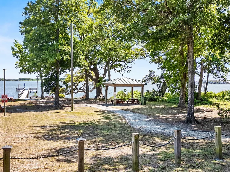 247 Shellbank Dr — Photo 40