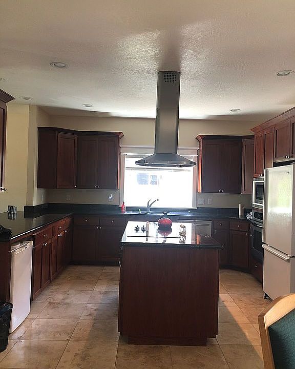 2nd image of 565 SW Quince St