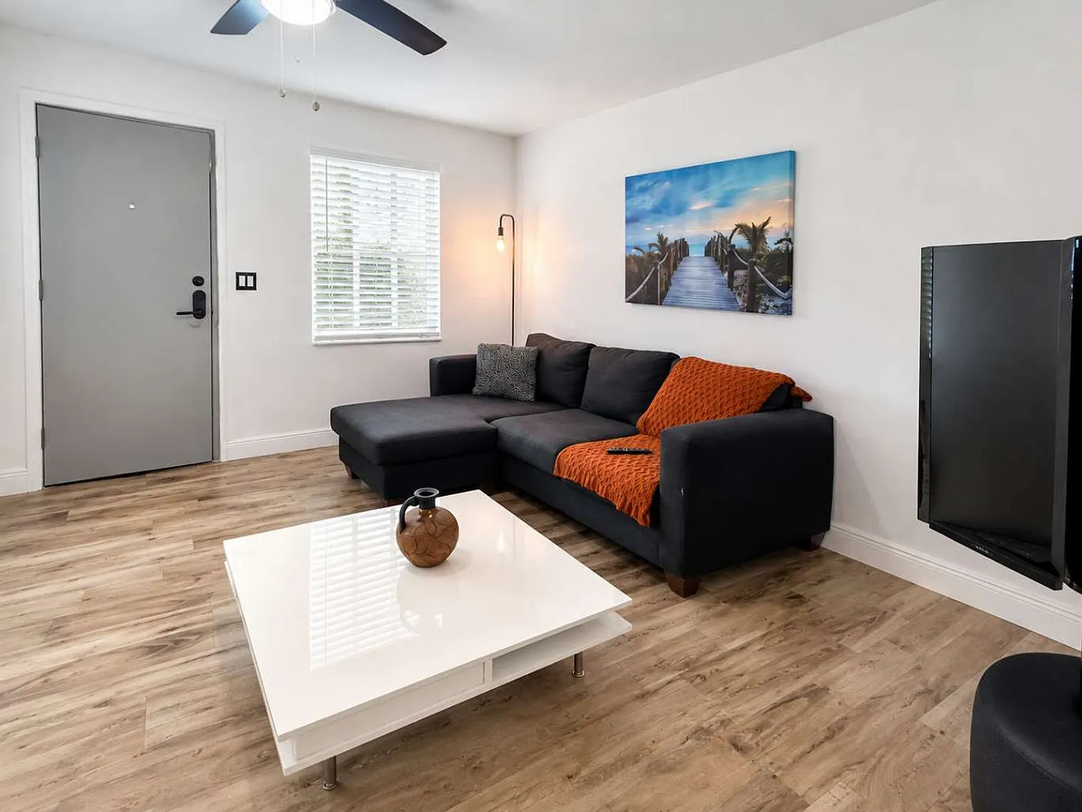 1 bed, 1.0 bath, 592 sqft, $2,400 — Photo 3