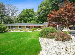 980 Sierra Dr, Benton Harbor, MI 49022