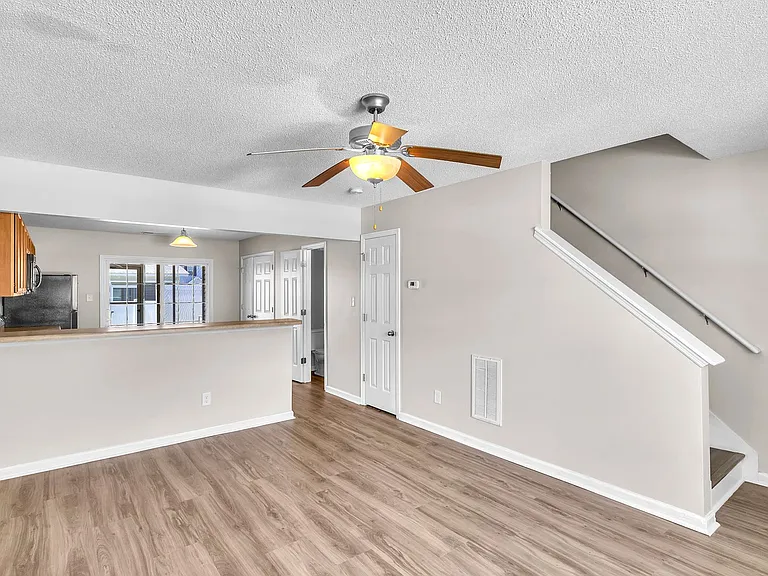 1011 Banister Loop — Photo 7