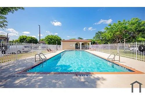 15731 SW 137th Ave Photo 1