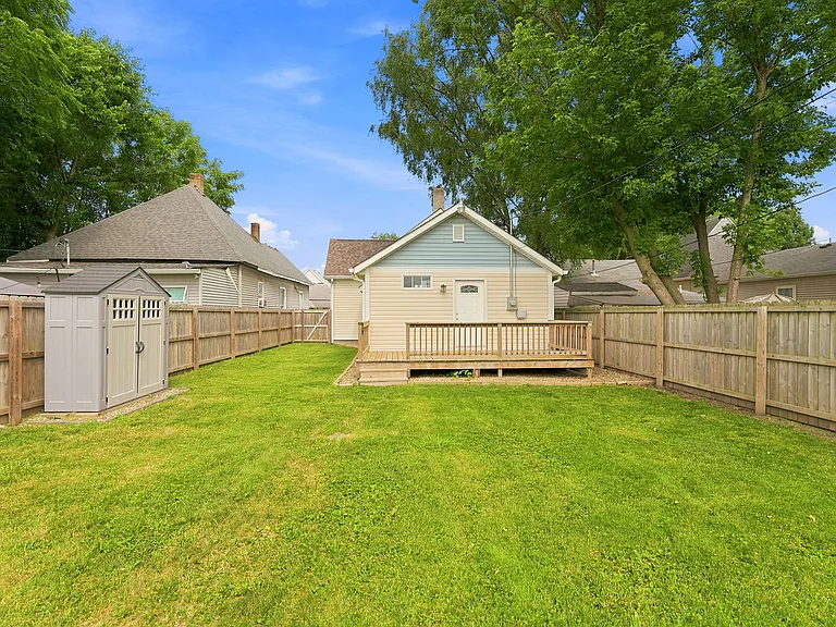 902 Warren Ave — Photo 8
