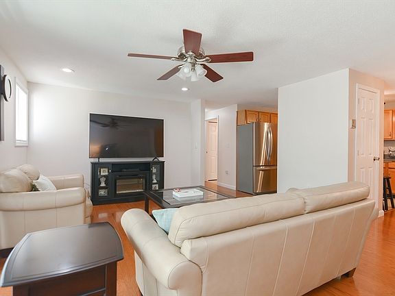 5th image of 13 Bourbon St APT 56