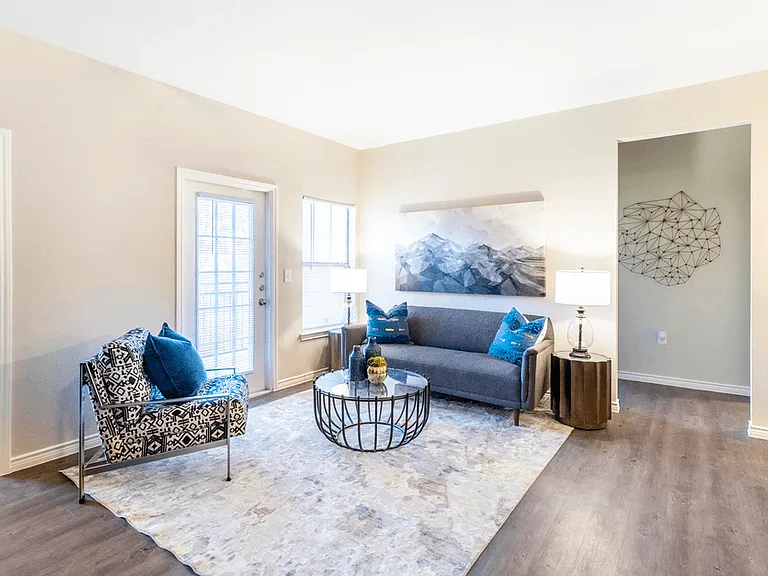 Park Place at Loyola Apartments — Photo 36
