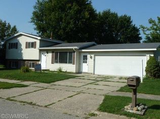 1521 Laurie Gail Dr SE, Lowell, MI 49331