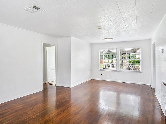 4th image of 566 Pecan Dr
