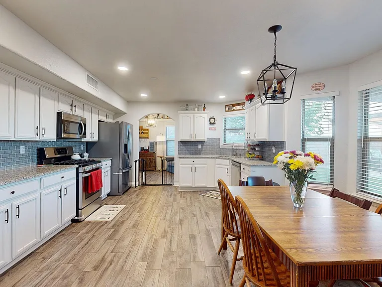 3249 Emerald Point Dr — Photo 8