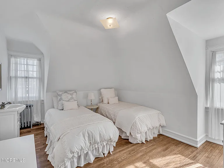 207 Monmouth Ave — Photo 47