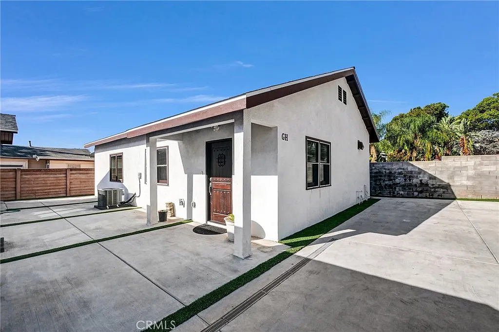 3 bed, 1000 sqft, $2,650 — Photo 1