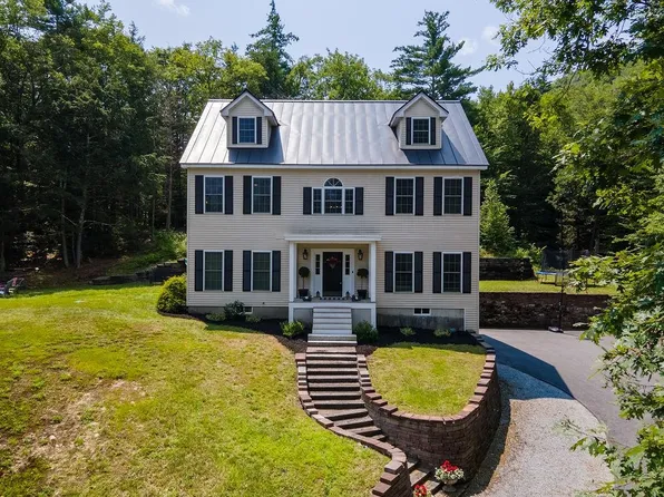 1952 Weare Road, Henniker, NH 03242