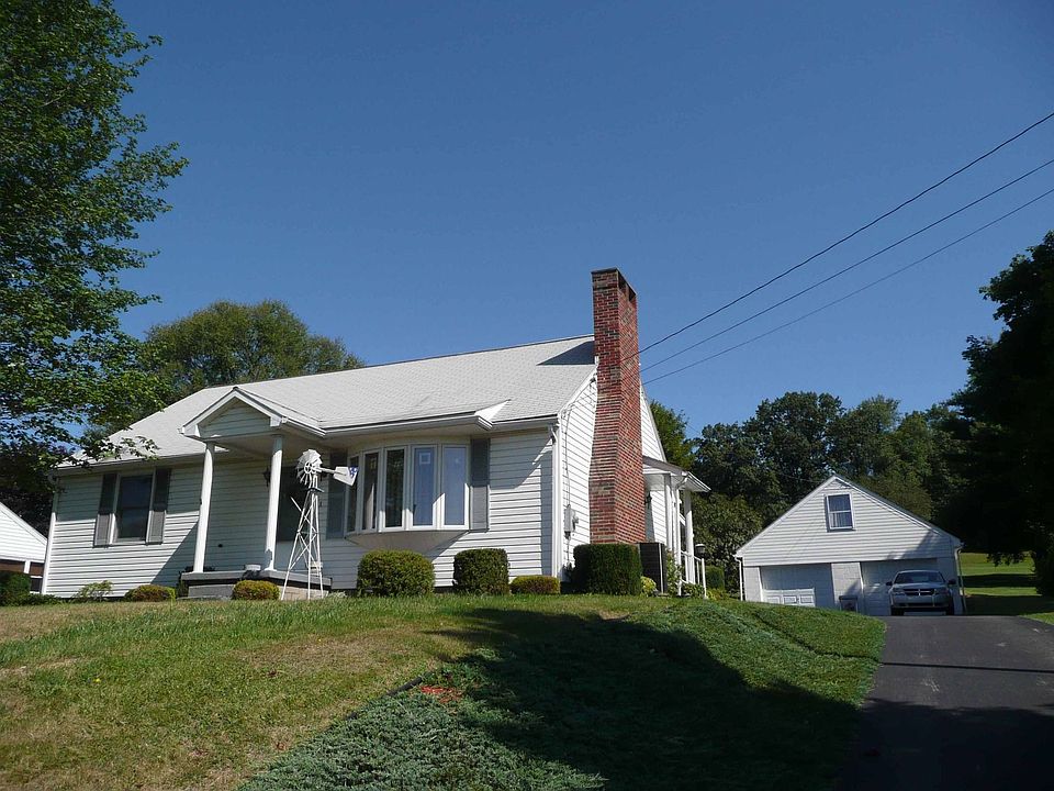 1 1/2 Story Cape Cod w/finished basement