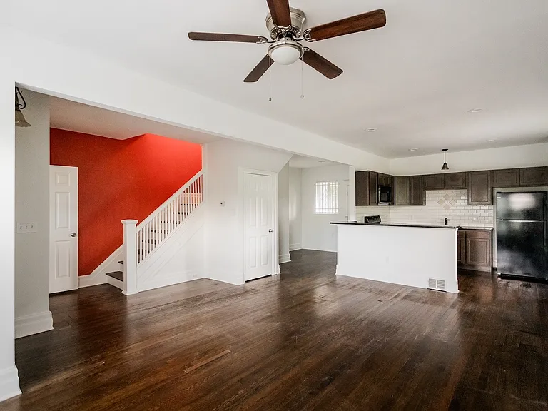 2202 Lothrop St — Photo 2