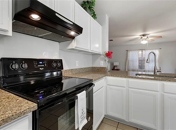 3rd image of 11412 Blairview Ln