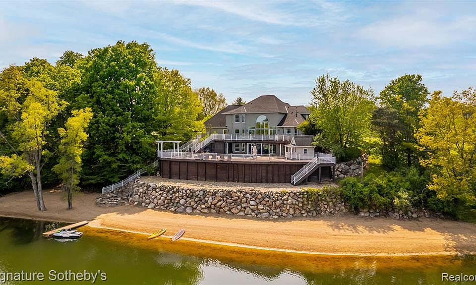 10306 N Whiteville Rd, Clare, MI 48617 MLS 20230038892 Zillow