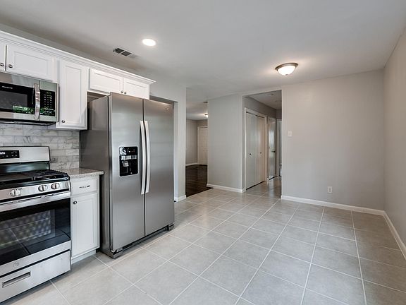 4th image of 1825 Herschel St
