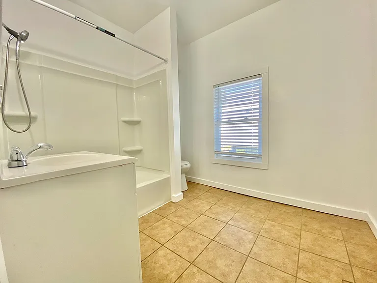432 Albany Ave — Photo 8