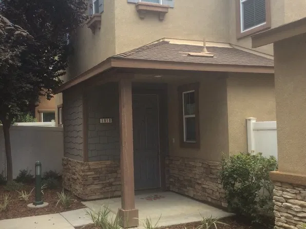 1910 Simon Schuster Ln, Bakersfield, CA 93311