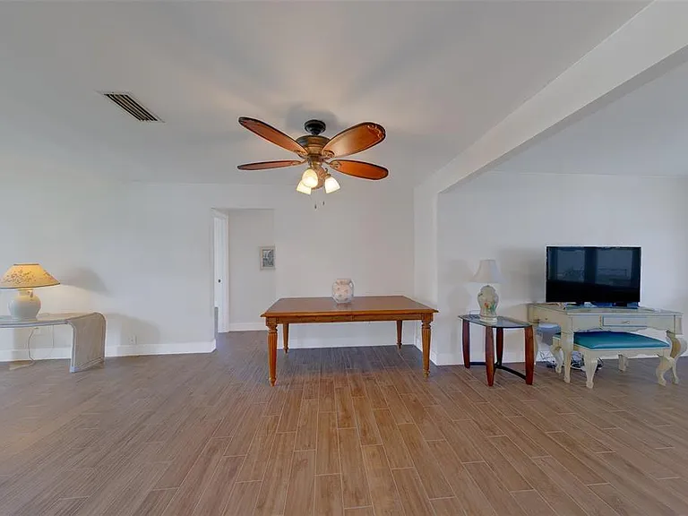 11602 Grove St — Photo 12