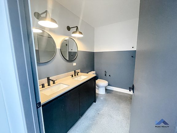 5th image of 2061-71 N Southport Ave #406