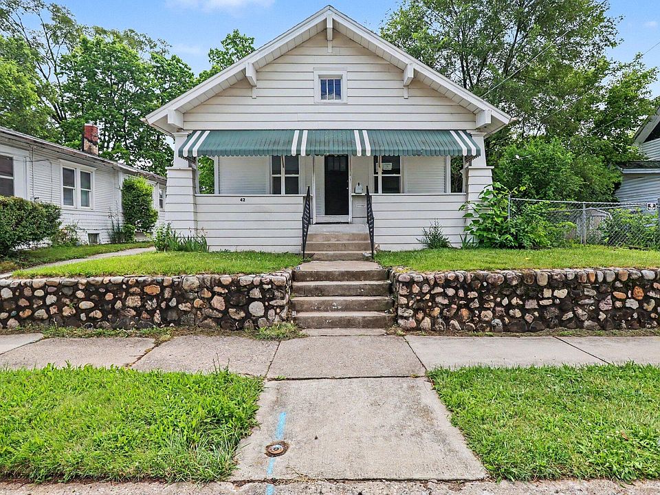 1st image of 42 Grand Ave