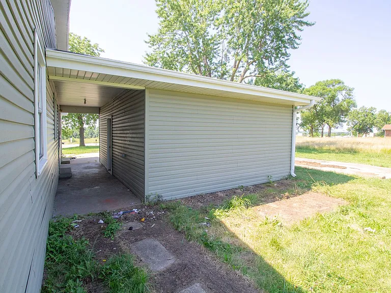 1303 Smiley Ln — Photo 41