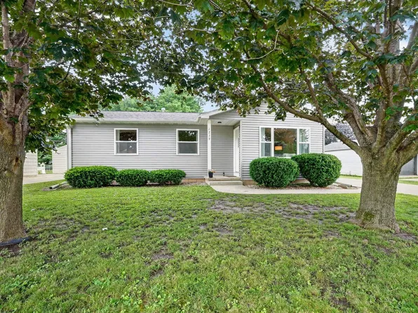 1239 Wren Rd, Waterloo, IA 50701