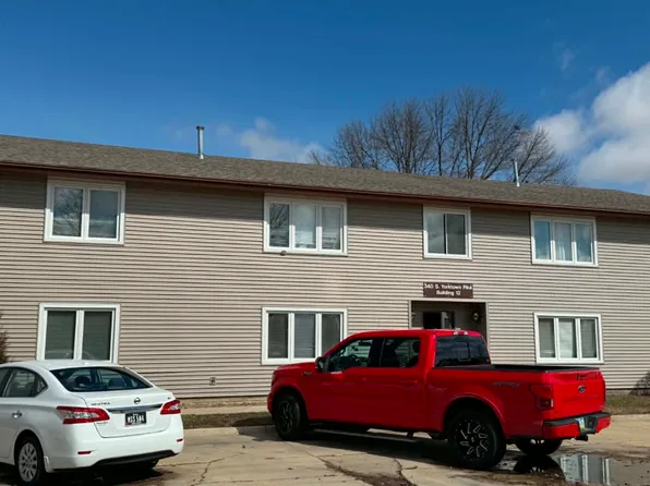 340 S Yorktown Pike, Mason City, IA 50401