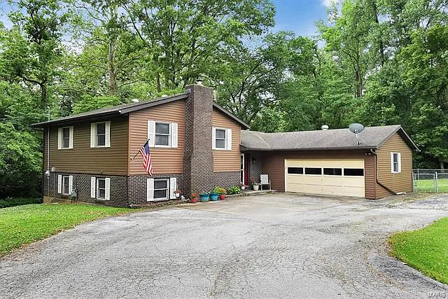 492 Valley Dr photo 1