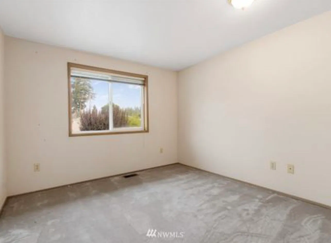 4 bed, 2386 sqft, $1,500 — Photo 2