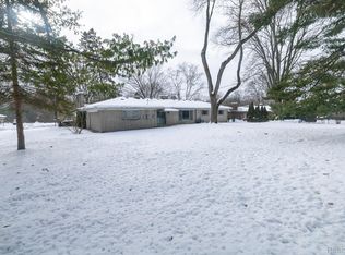 851 Helston Rd, Bloomfield Hills, MI 48304