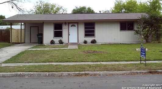 2nd image of 5851 Castle Lake Dr
