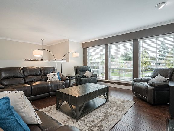 3rd image of 286 Robson Pl