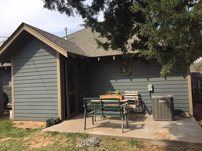 916 NW 25th St — Photo 16