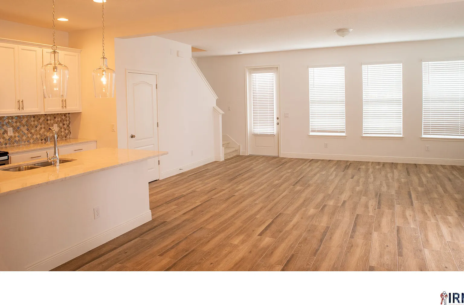 3 bed 2.5 bath townhome 2 car garage — Photo 2