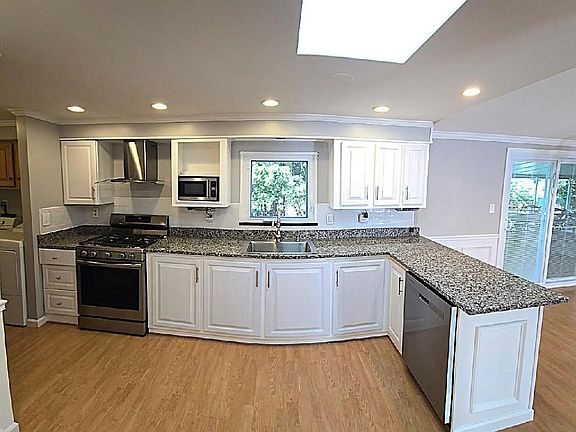 2nd image of 1407-107 Middle Rd