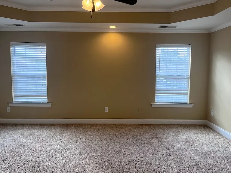 415 Fernhurst Ln — Photo 5