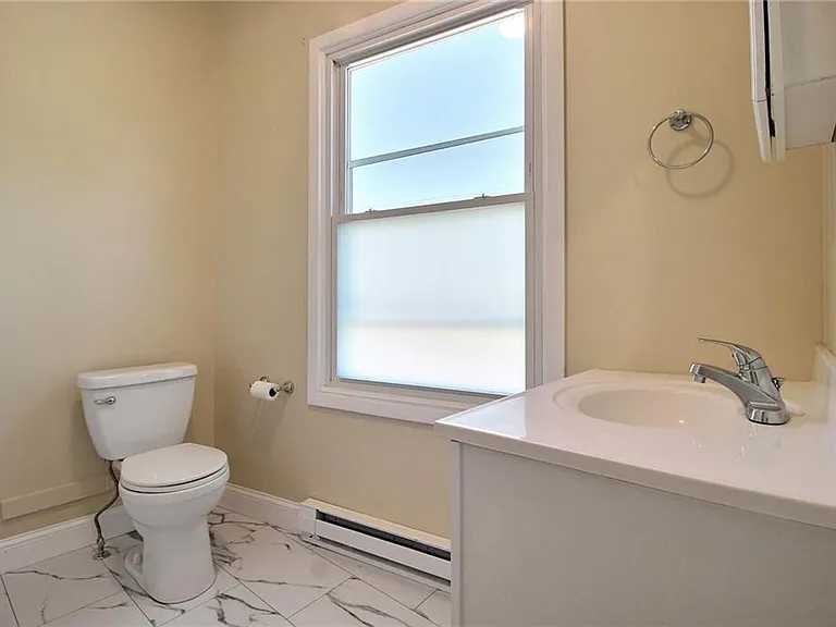 33 Railroad Ave — Photo 10