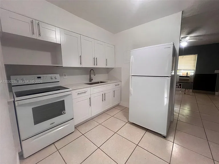 2210 NE 170th St #2220 — Photo 2