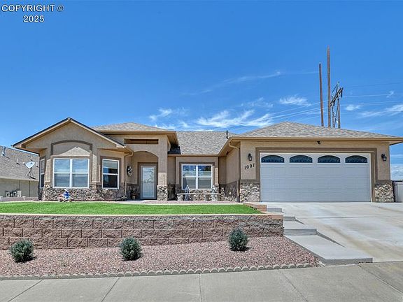 3rd image of 1007 Clyde Dr