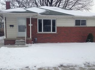 25506 Ursuline St, Saint Clair Shores, MI 48081