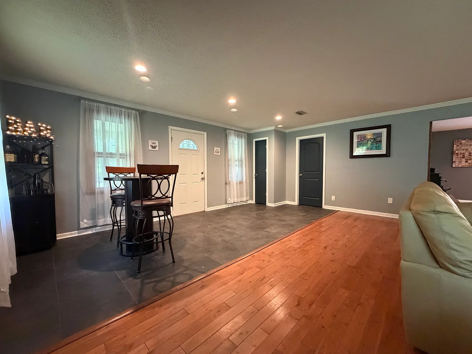 4 bed, 2278 sqft, $3,000 — Photo 2