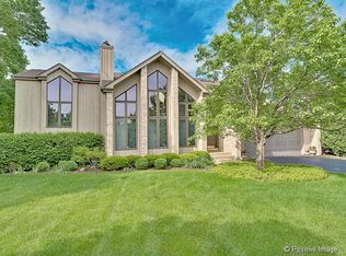 19W146 Woodcreek Pl, Downers Grove, IL 60516