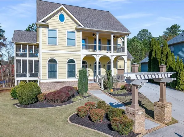 679 Crystal Cove Ct, Loganville, GA 30052