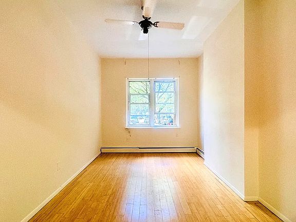 3rd image of 10-28 49th Ave #1F